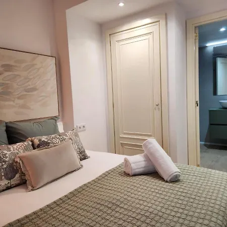 Florit Flats - The Apolo Appartement *